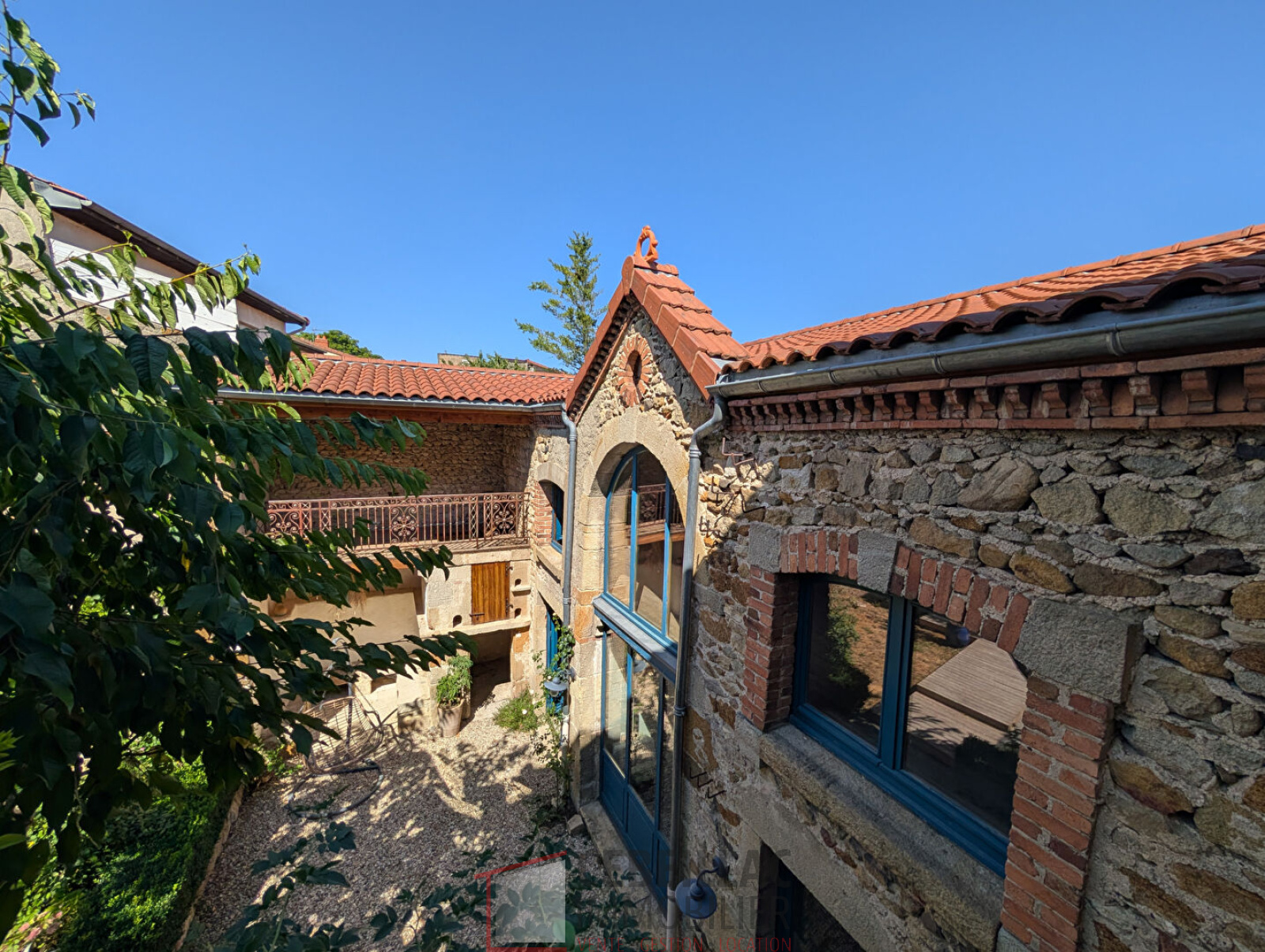 Maison 8 pièces 190 m² · à Vic-le-Comte · 190 m² · 570 000 €